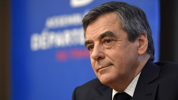 Fillon denuncia una operación de «desestabilización política» contra él