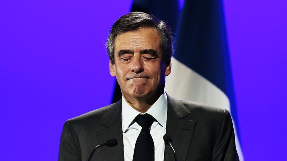 La Justicia francesa investiga si hay delito en los trajes regalados a Fillon