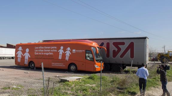 Una joven resulta herida en una protesta en Pamplona contra el autobús de HazteOir