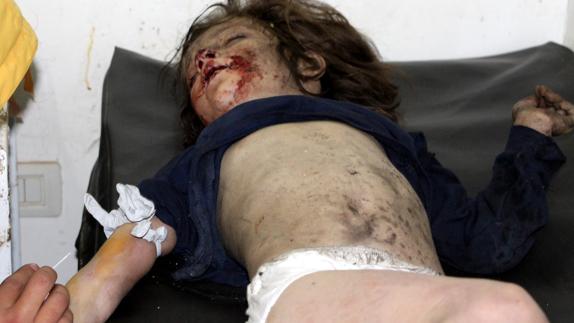 Mueren una anciana y nueve niños de la misma familia en un bombardeo en Siria