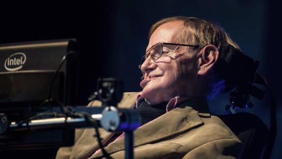 Stephen Hawking reduce a cien años de margen la destrucción humana