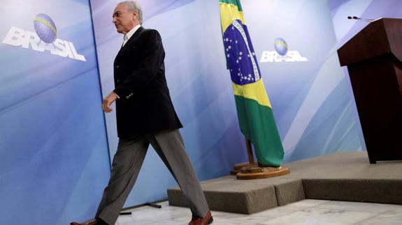 Temer cuestiona la validez de la grabación que le mantiene contra las cuerdas