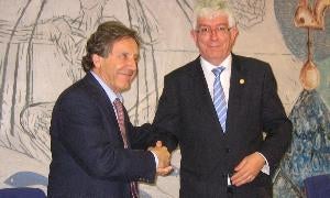 Feve y la Universidad de León se proponen construir un tren propulsado con energía solar