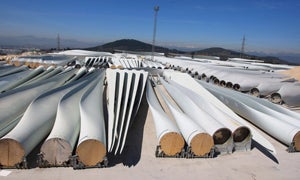 El PSOE de León y CCOO buscan soluciones al hundimiento de LM Wind Power