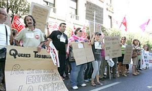 Los trabajadores de congelados Elmar realizan su primera jornada de huelga contra el ERE para 152 empleados