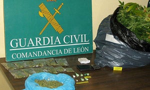 Desmantelan un punto de venta de droga en La Bañeza