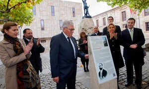 Las cenizas del escultor Eduardo Barrón ya reposan en el Panteón de Hombres Ilustres en el cementerio de San Atilano