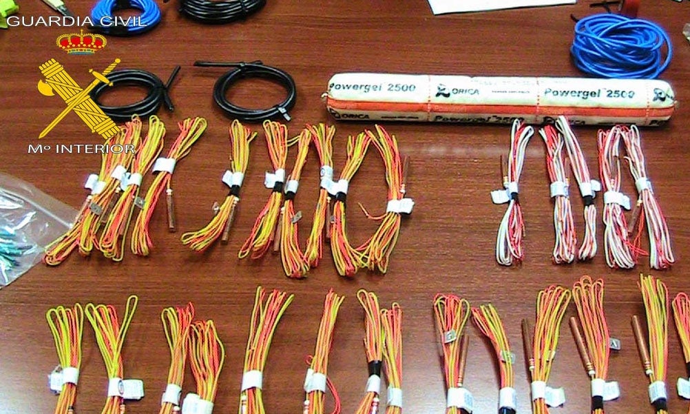 La Guardia Civil detiene en el Bierzo a cuatro personas con dos kilos de explosivos y 30 detonadores