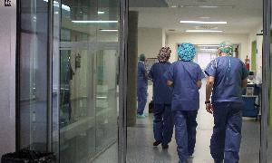 Suspenden operaciones en el Hospital del Bierzo por falta de camas pese a que hay 72 cerradas