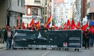 Medio millar de personas se manifiestan en Ponferrada para pedir la nacionalización del sector minero