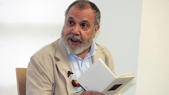 El palentino Javier Villán rememora su poesía social, amorosa e íntima