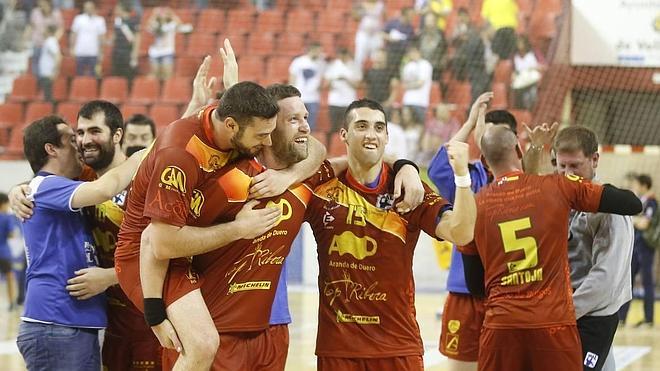 La peñas del Balonmano Villa de Aranda celebran una paellada de fin de temporada