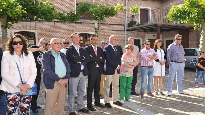 Carnero visita el nuevo edificio socio-culturale de Castrejón