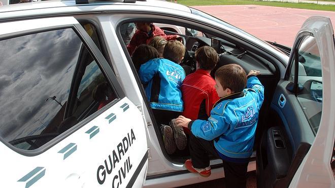 La Guardia Civil acerca su labor a más de medio millar de alumnos del medio rural