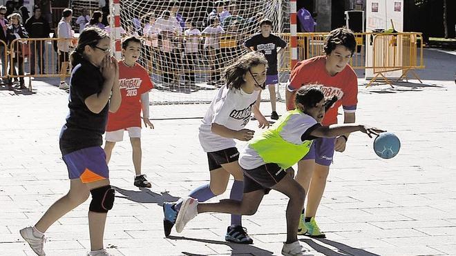El Día del Balonmano en la calle se celebra el domingo, día 8