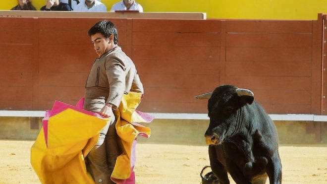 Iván González triunfa en la final del primer bolsín taurino y abre la puerta grande