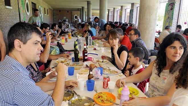 Norte y sur de Valladolid unen a sus vecinos con una comida popular