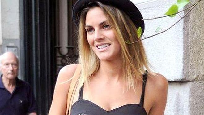 Amaia Salamanca de vacaciones en Marbella con su novio y su hija