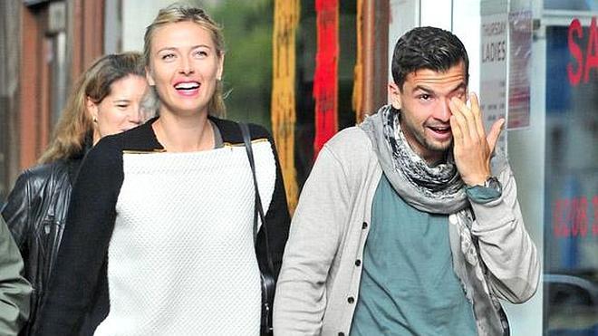 Un tenista búlgaro de 23 años roba el corazón a Sharapova