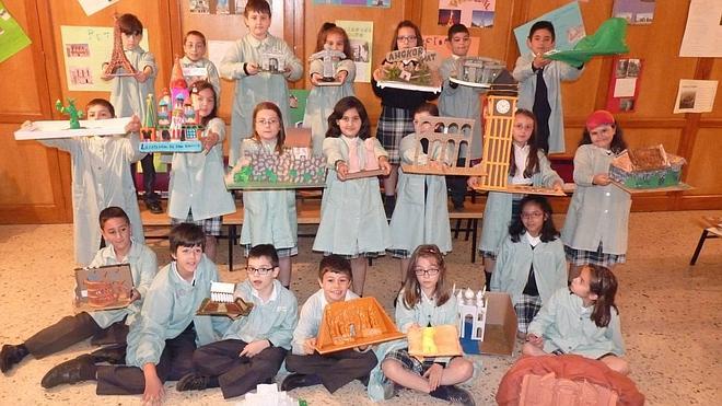 Escolares de Valladolid dan la vuelta al mundo con cerillas y goma eva