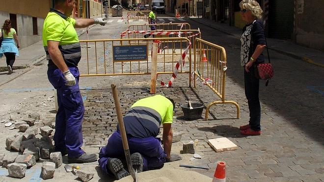 Las cuadrillas de apoyo del Servicio de Vías y Obras actúan en Santa Eulalia y El Salvador