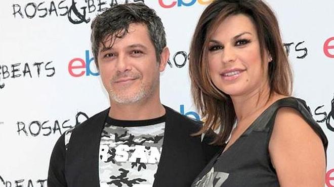 Alejandro Sanz y Raquel Perera presentan una edición limitada de camisetas