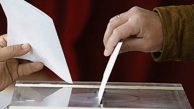 Los alcaldes de los diez pueblos con más vecinos no descartan presentarse en 2015