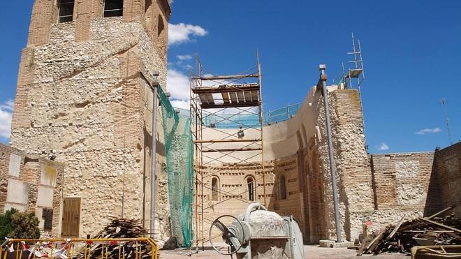 Iniciada la sustitución de la cubierta de la antigua iglesia de San Pedro de Alcazarén