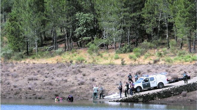 El matrimonio de Robleda se precipitó al pantano desde una zona pronunciada