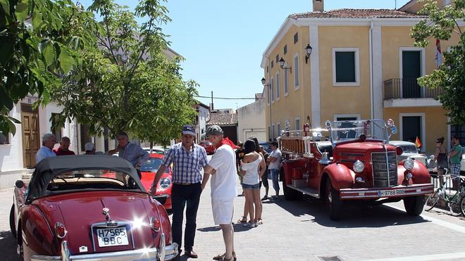 Los coches de época vuelven a Sanchonuño