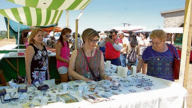 Tradición y mercado se aúnan con la Virgen del Carmen