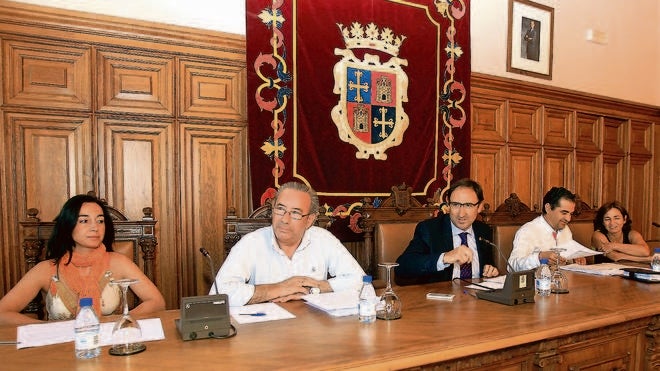 El PP, PSOE e IU pedirán a la Junta una segunda UVI móvil durante todo el día