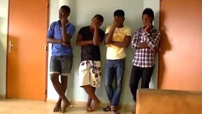 Cuatro jóvenes, obligados a pedir perdón en un informativo de Guinea por ser homosexuales