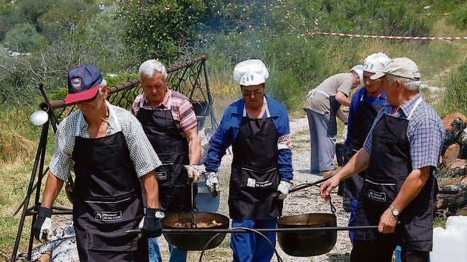 La campa de Puente Agudín acogerá mañana el popular reparto del guiso del pastor