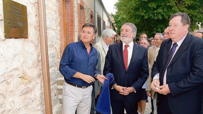 La inauguración del consistorio reúne a la cúpula provincial del PP