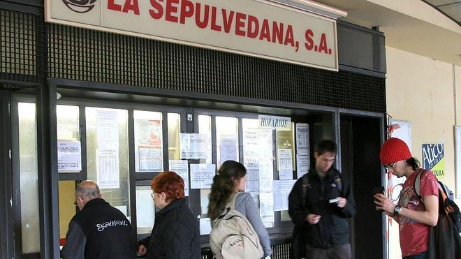 La Junta pide la implicación provincial y local para mantener los bonos a Madrid