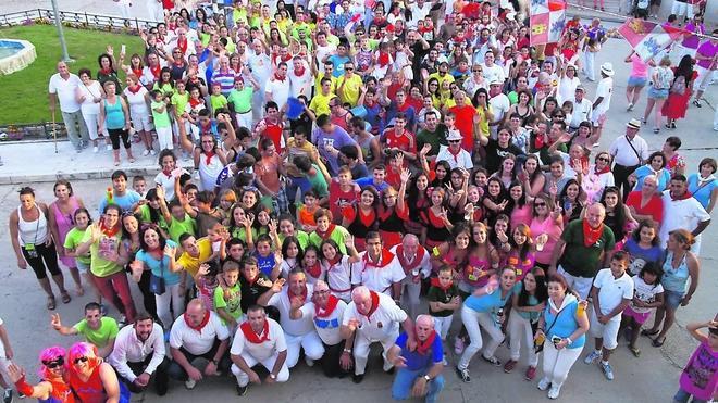 El chupinazo y un encierro nocturno arrancan las fiestas de Alcazarén
