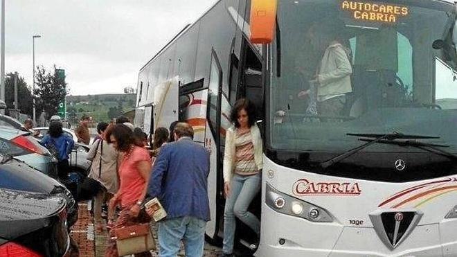 La caída de un rayo atrapa a mil pasajeros en los trenes entre Santader y Valladolid