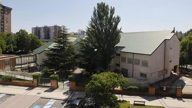 El Ayuntamiento cambiará luces en los coles para rebajar la factura de 450.000 euros