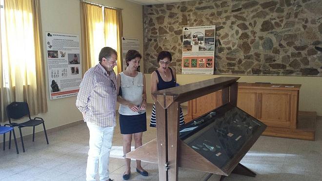 Navas de Oro acoge la exposición 'Tras la huella de los neandertales'