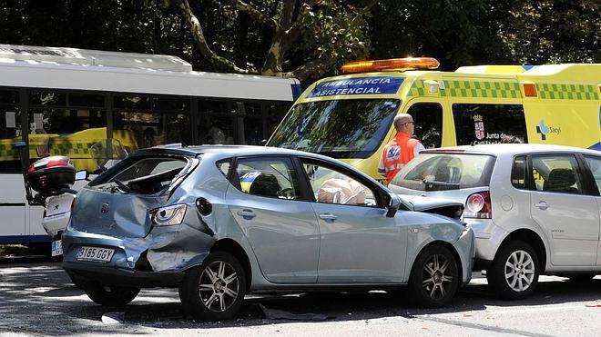 Dos heridos leves en una colisión múltiple junto a Caballería