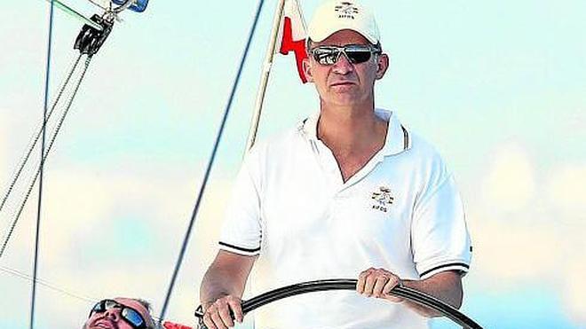 El Rey se pone al timón del Aifos