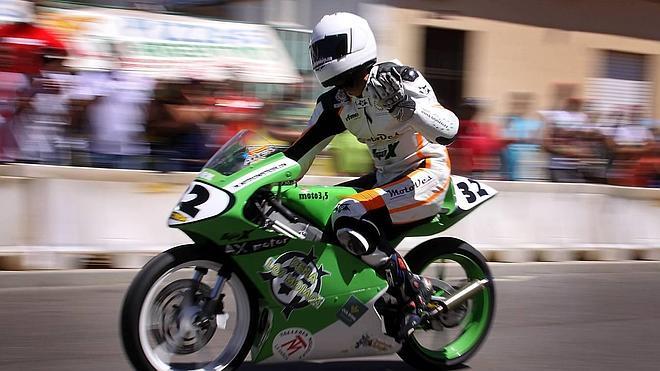 60.000 aficionados al motociclismo abarrotan las calles de La Bañeza