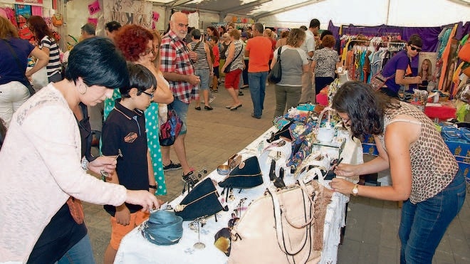 Cita comercial y de ocio bajo la carpa