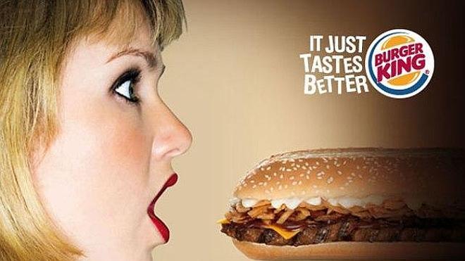 Una modelo denuncia la "violación" de su rostro en una campaña de Burger King