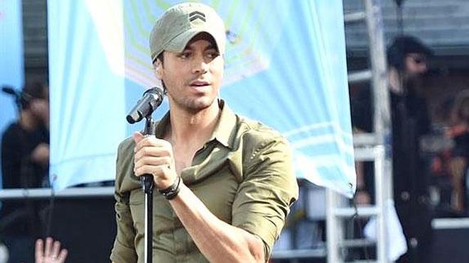 Fans de Enrique Iglesias aseguran haber sufrido agresiones durante su concierto en Egipto