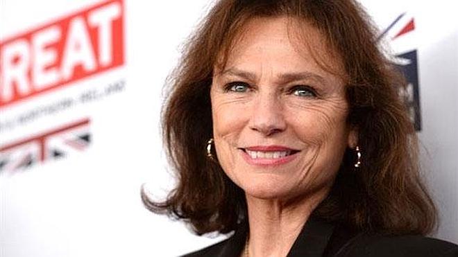 Jacqueline Bisset cree que las mujeres mayores quieren relaciones sexuales pero los hombres no