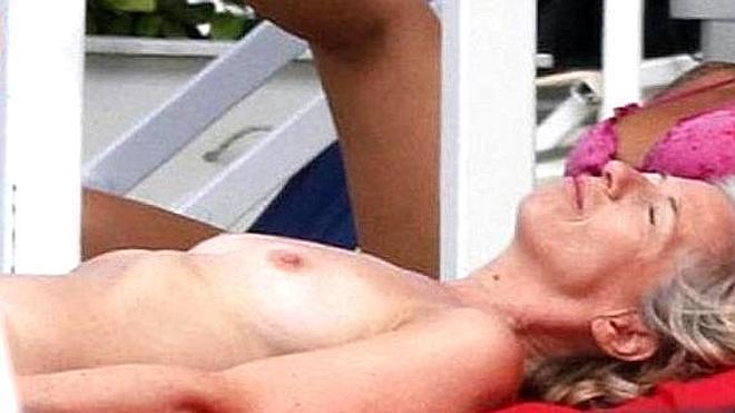 La ministra Stefania Giannini en Italia hace historia al ser pillada en 'topless'