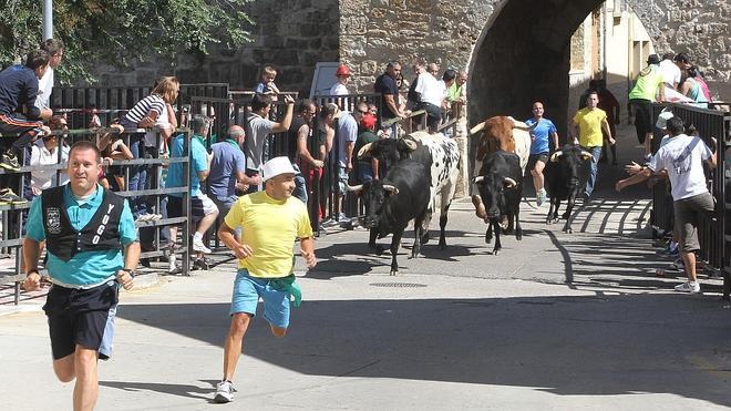 Dueñas vive un nuevo encierro con precaución tras la grave cornada del viernes