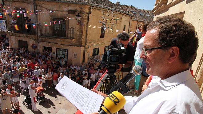 Sepúlveda inicia sus fiestas con el pregón del veterinario de la plaza de Las Ventas